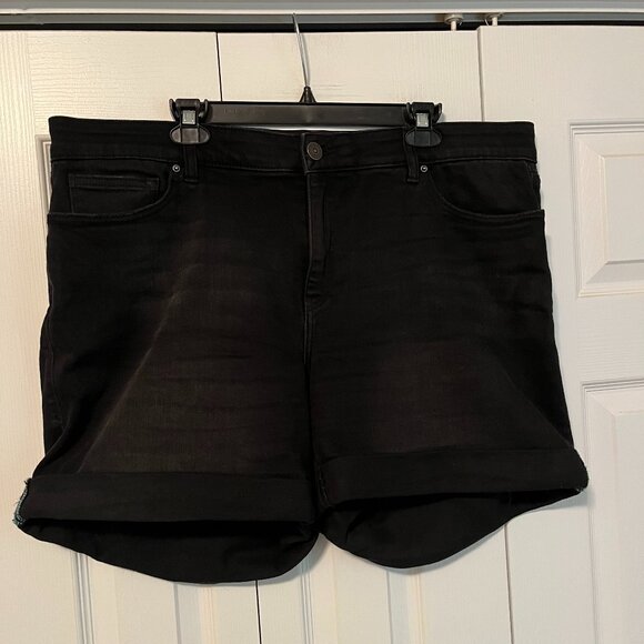 Shorts - Picture 1 of 2